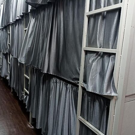 Saffron Dormitory Goregaon East Mumbai Exterior foto